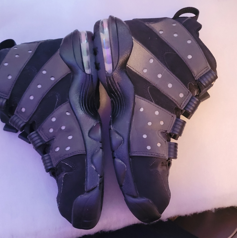 Nikes - Picture 3 of 6